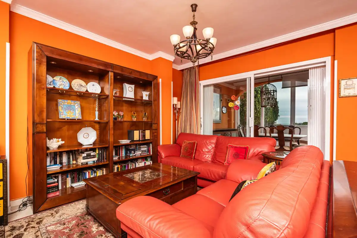 Sala d'estar de Àtic en venda en Marbella amb Aire condicionat, Terrassa i Moblat