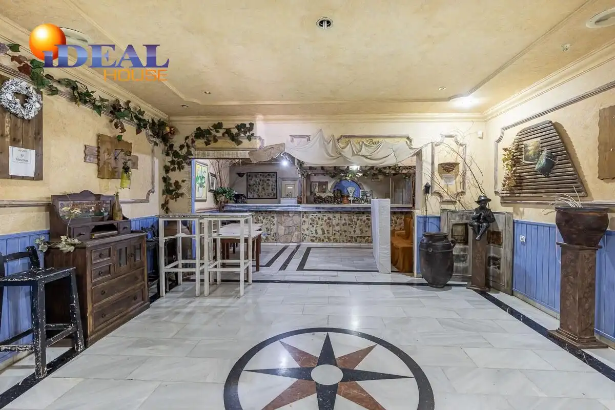 Local comercial en venda a Pinos Genil, imagen 4