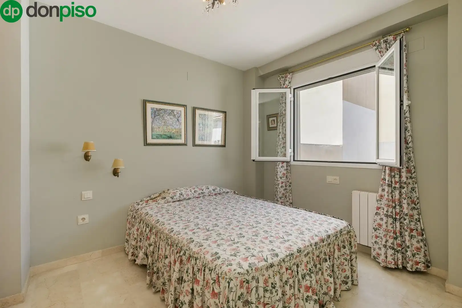 Casa adosada en venta en Calle Calle Hipócrates, San Miguel