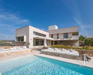Exterior view of House or chalet for sale in  Madrid Capital  with Air Conditioner, Heating and Private garden