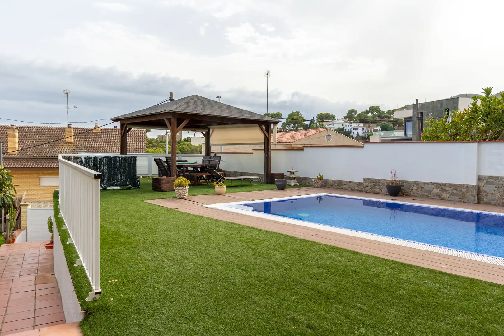 Piscina de Casa adosada en venta en Castelldefels con Aire acondicionado, Calefacción y Terraza