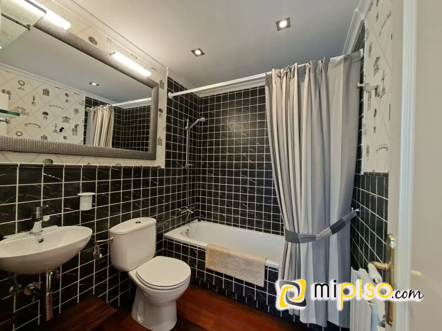 Baño de Casa o chalet de alquiler en Laredo con Calefacción, Jardín privado y Amueblado