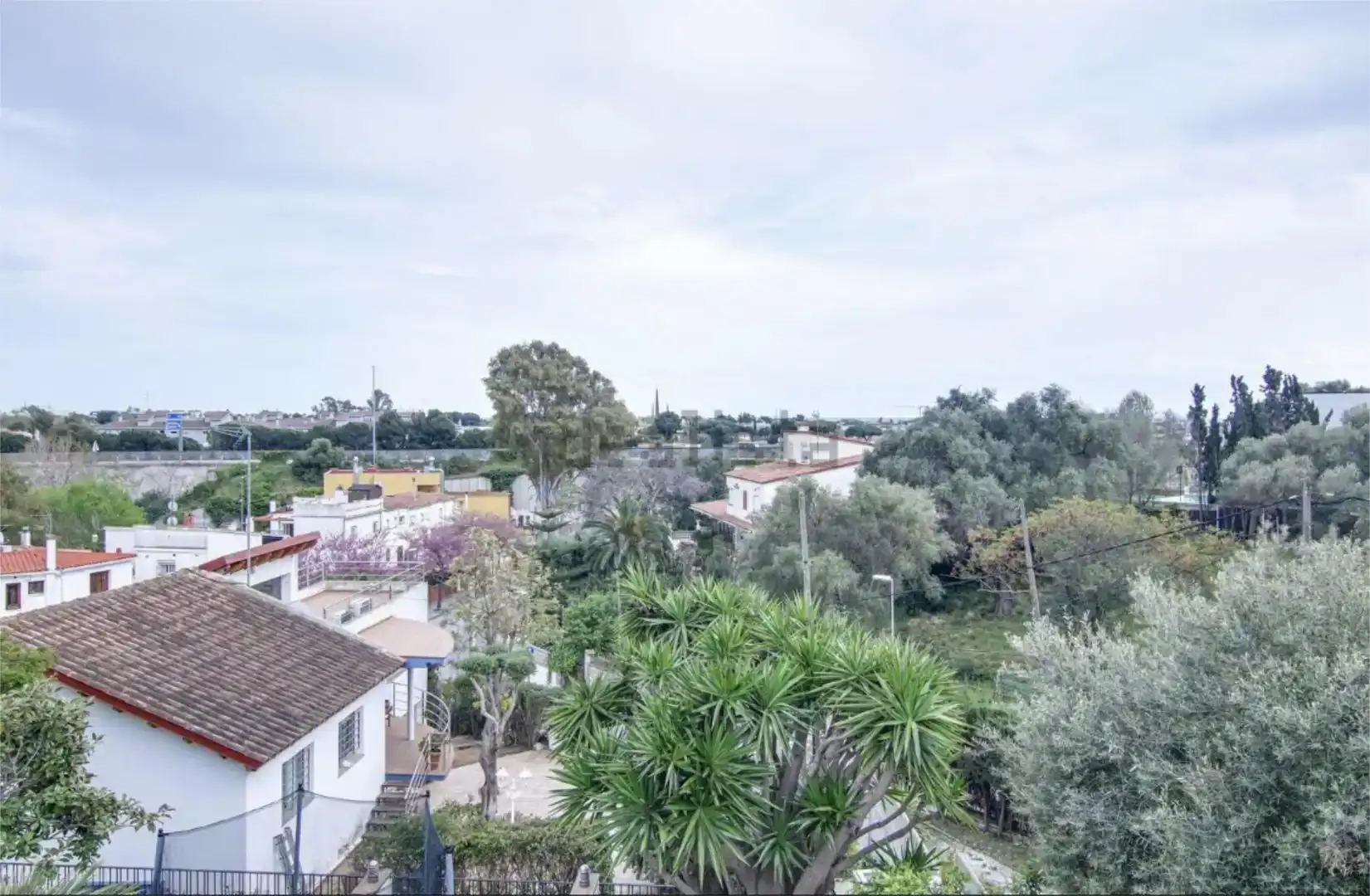 Vista exterior de Casa adosada en venda en Castelldefels amb Aire condicionat i Piscina