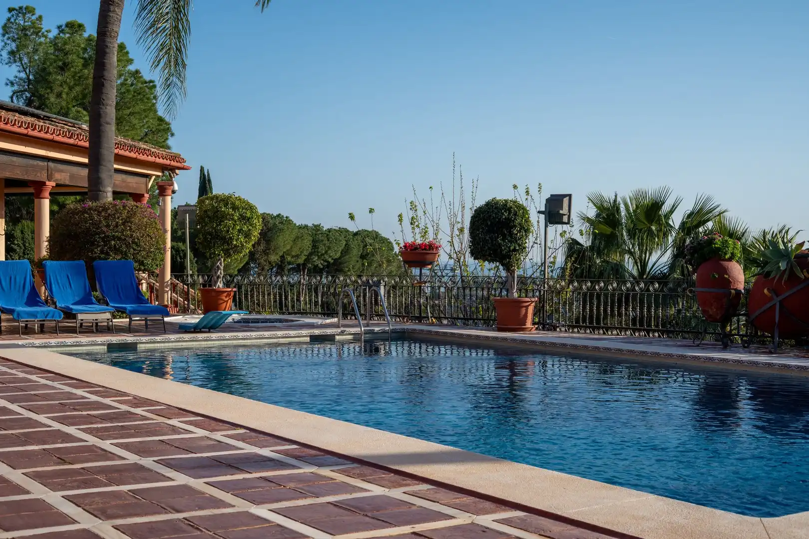 Schwimmbecken von Country house zum Verkauf in Benahavís mit Terrasse