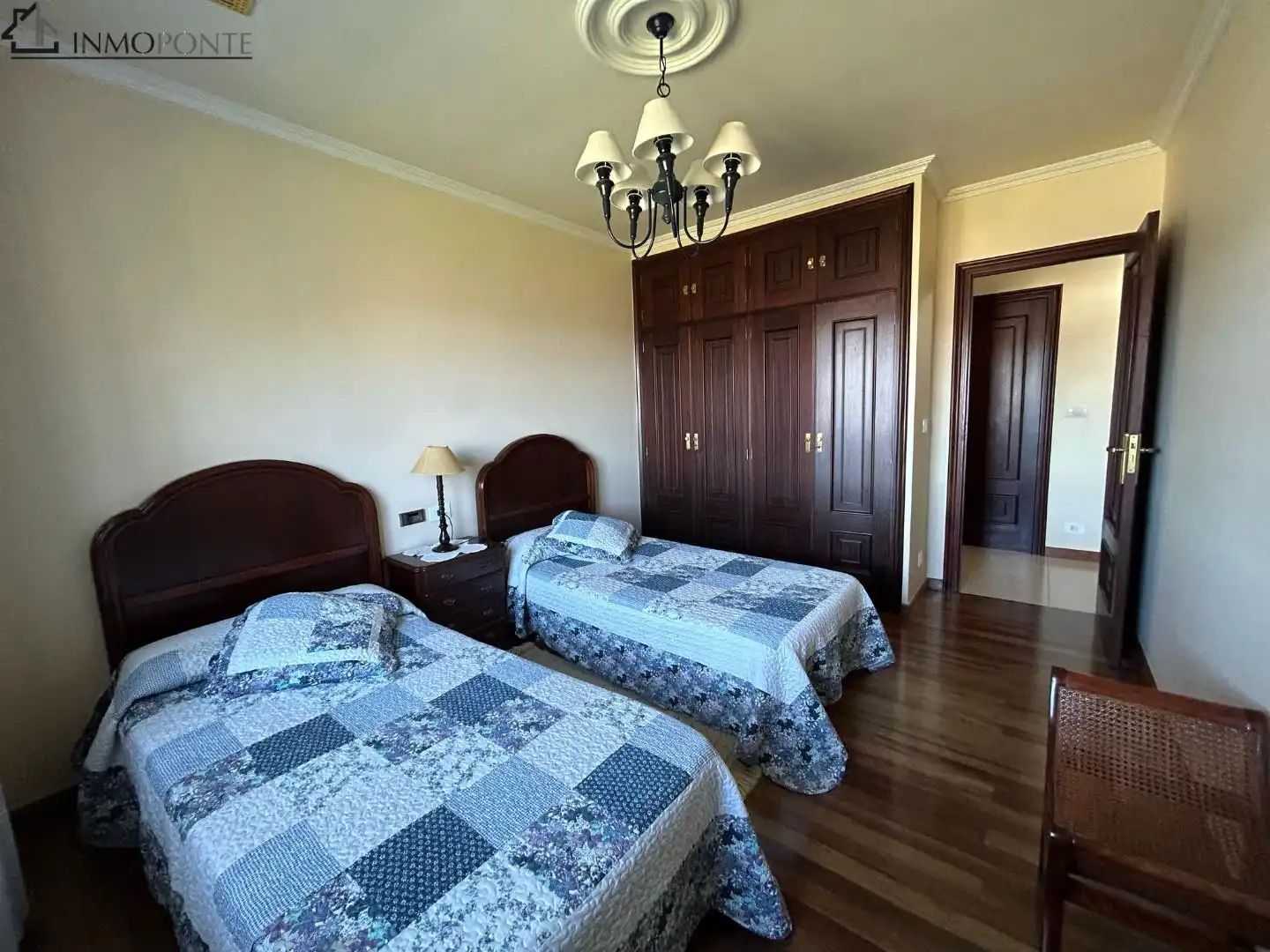 Dormitori de Casa o xalet en venda en Pontevedra Capital  amb Calefacció, Jardí privat i Terrassa