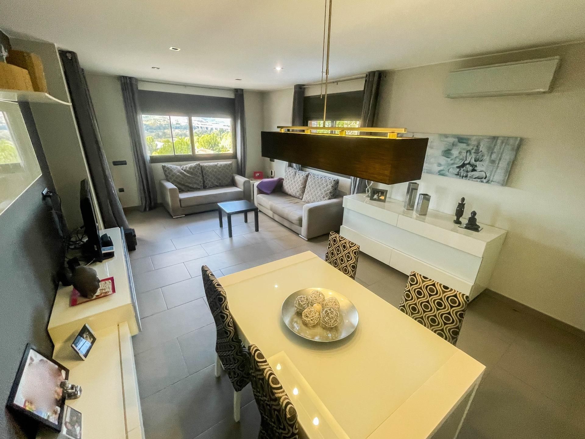 Sala d'estar de Casa o xalet en venda en Abrera amb Aire condicionat, Jardí privat i Terrassa