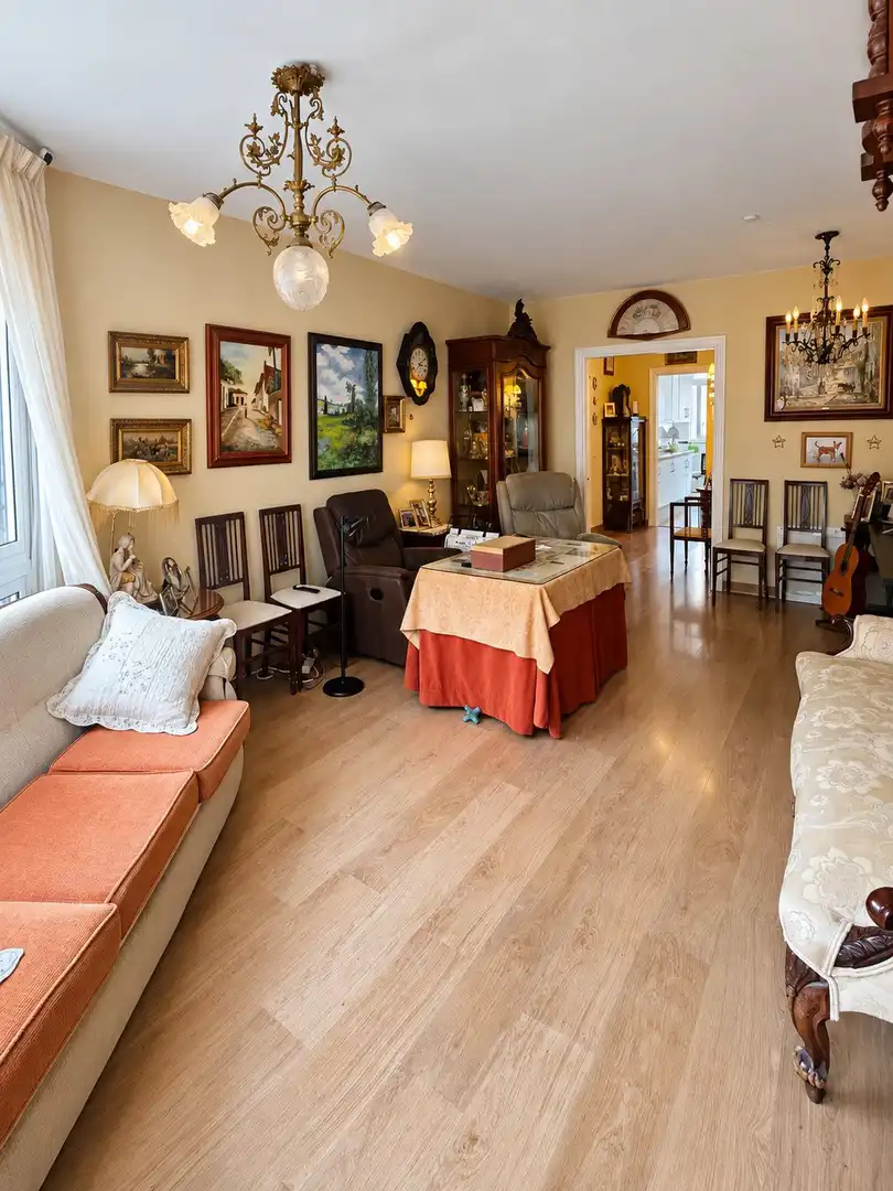 Piso con ascensor en venta en Cervantes 6, imagen 2