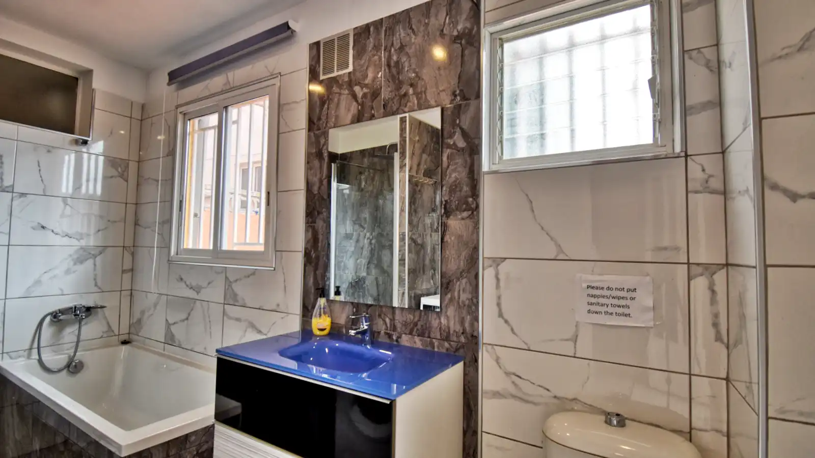 Badezimmer von Haus oder Chalet zum Verkauf in Gandia mit Klimaanlage, Heizung und Privatgarten