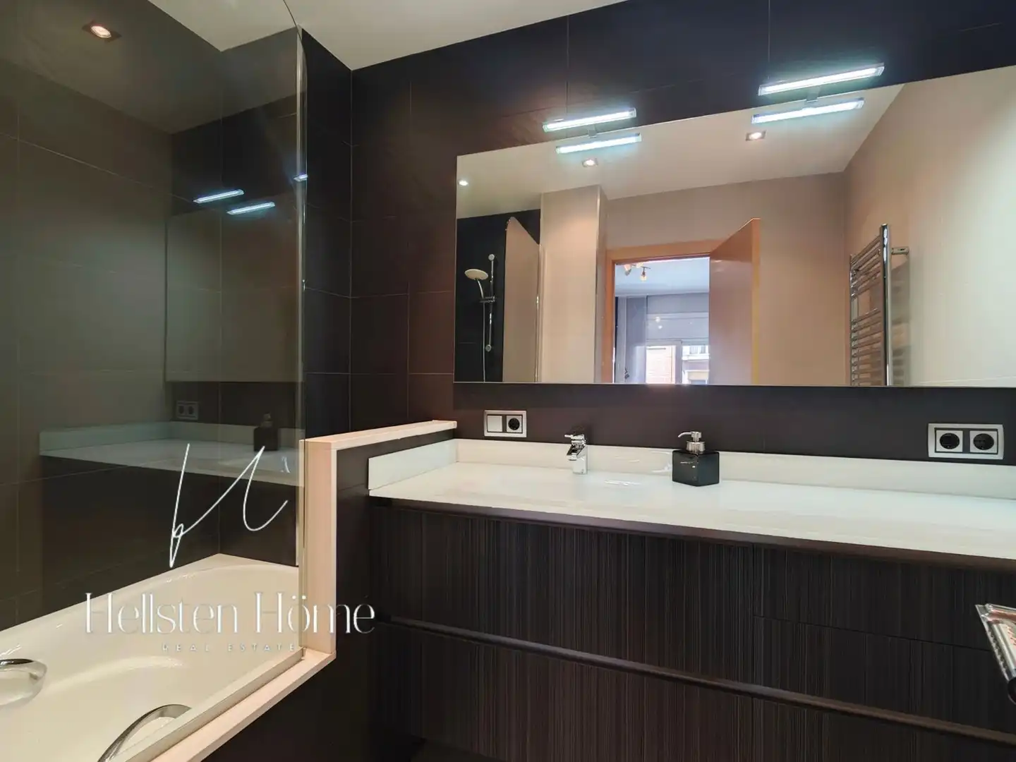 Baño de Piso de alquiler en Barcelona con Aire acondicionado y Terraza