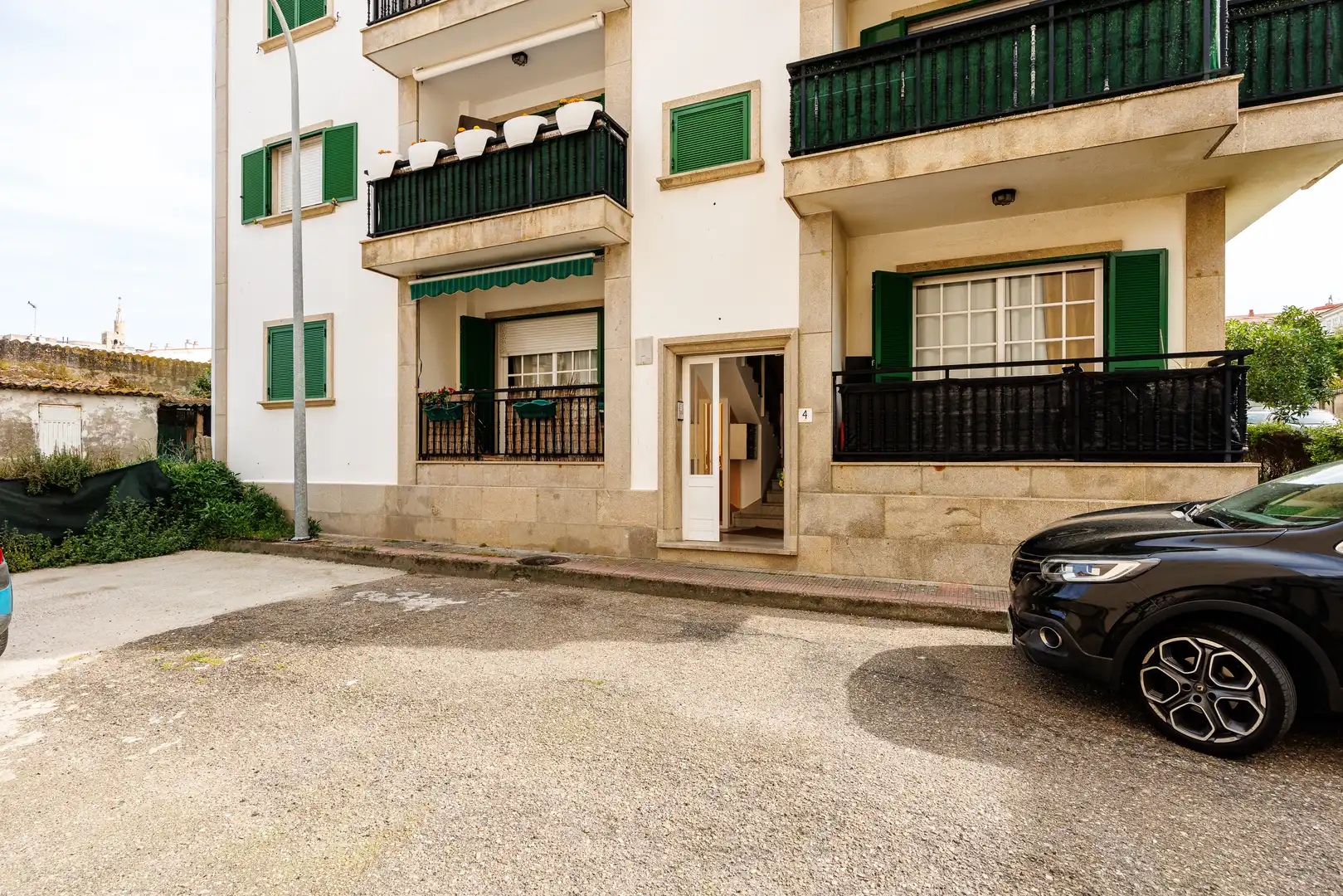 Vista exterior de Dúplex en venda en Nigrán amb Calefacció, Terrassa i Traster