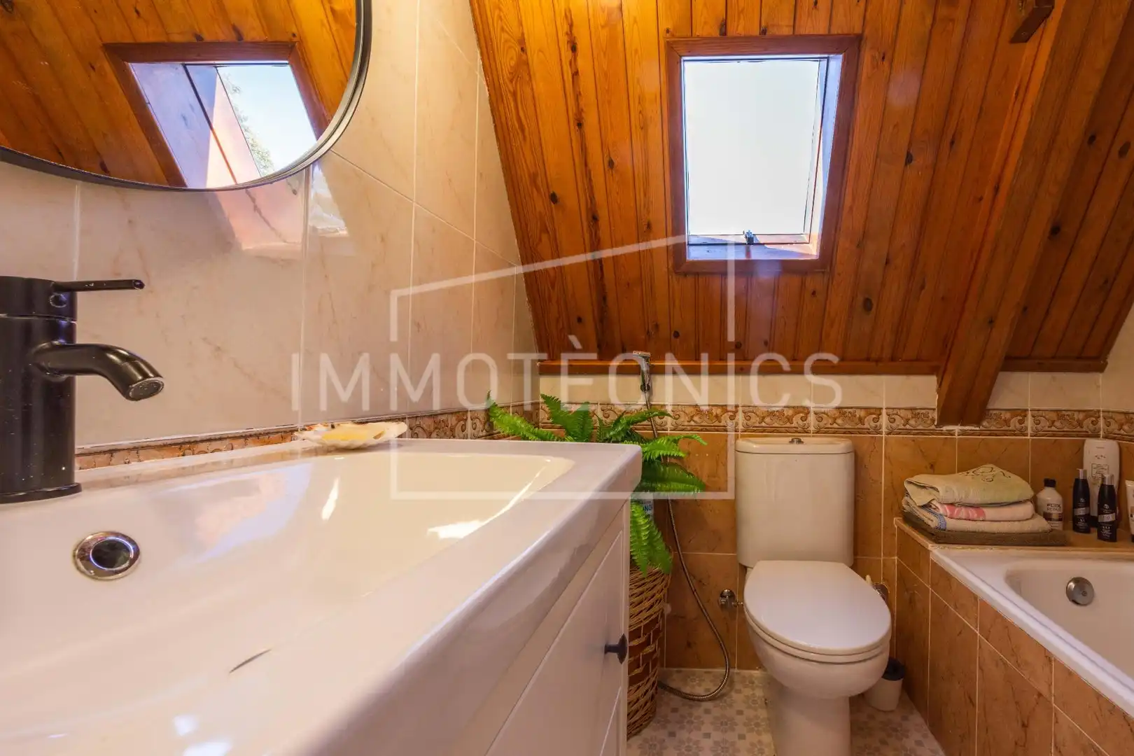 Bathroom of Houses for sale in Sant Cebrià de Vallalta