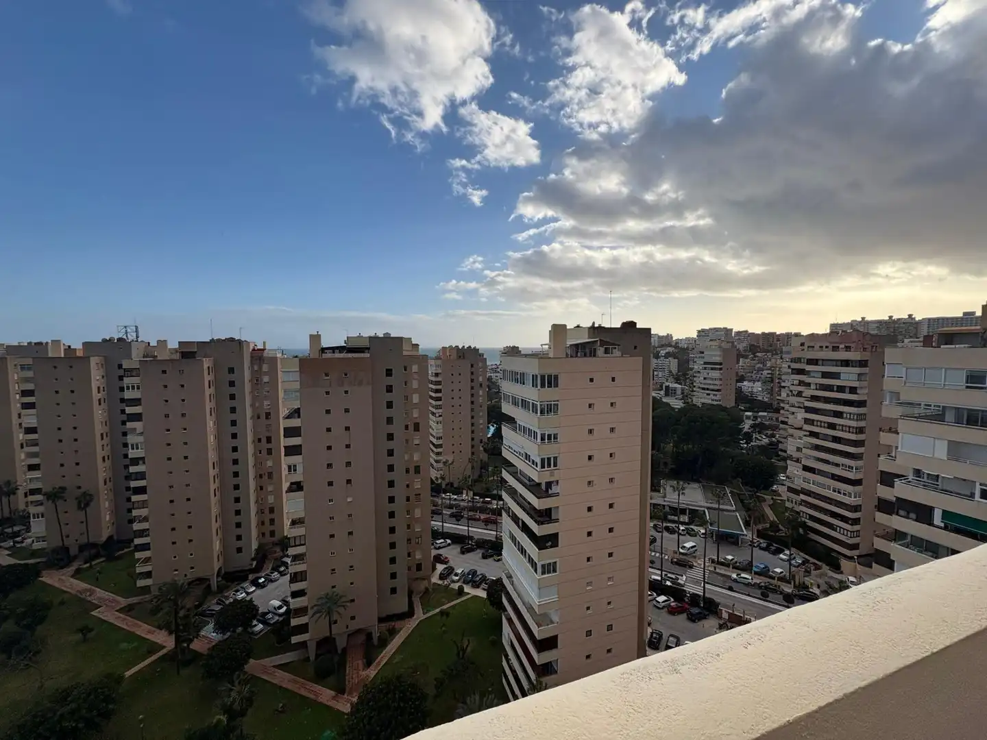 Vista exterior de Ático de alquiler en Torremolinos con Aire acondicionado, Calefacción y Jardín privado