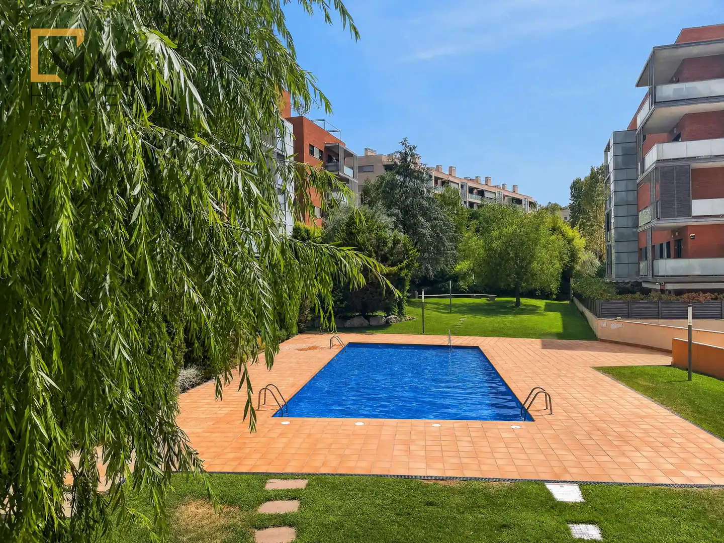 Piscina de Pis en venda en Sant Cugat del Vallès amb Calefacció, Jardí privat i Parquet