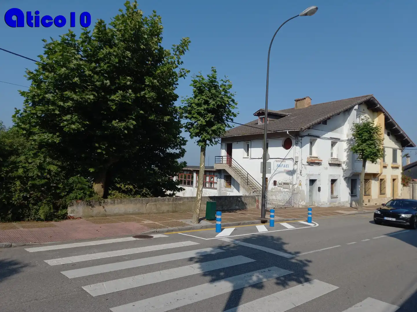 Außenansicht von Einfamilien-Reihenhaus zum Verkauf in Oviedo  mit Heizung, Privatgarten und Parkett