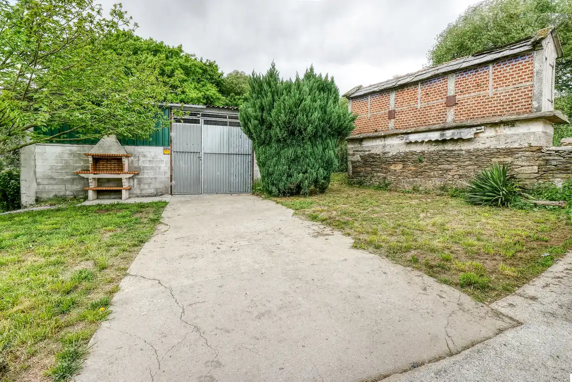 Parking de Casa o chalet en venta en Aranga con Amueblado, Horno y Lavadora