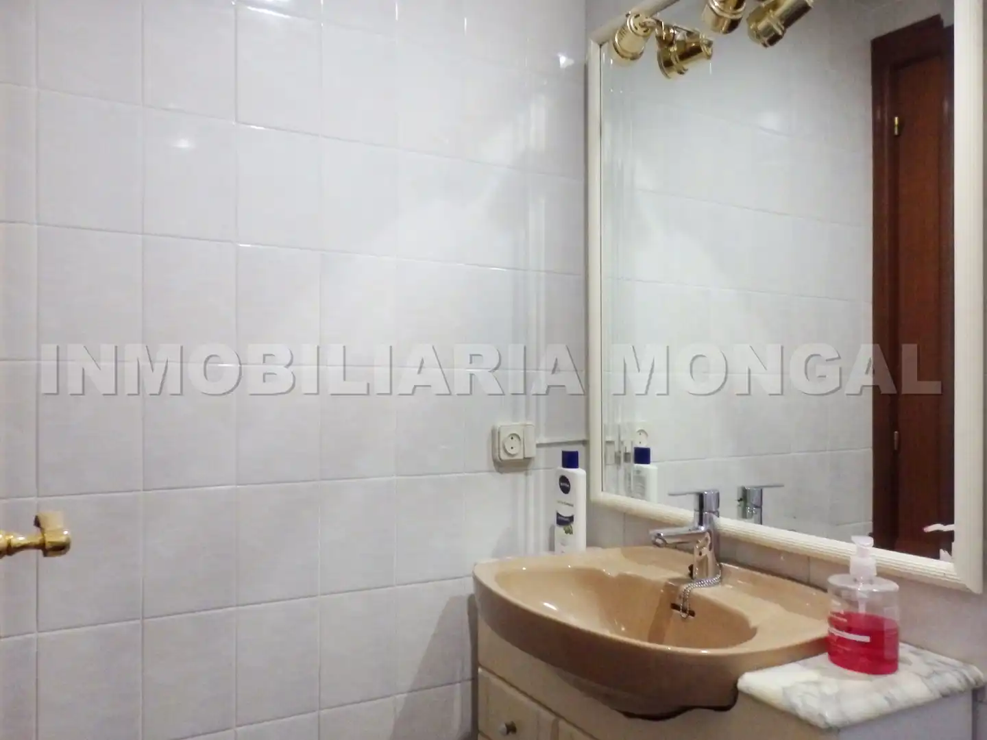 Casa a schiera con terrazza in vendita a Carrer de l'Abat Escarré, imagen 25