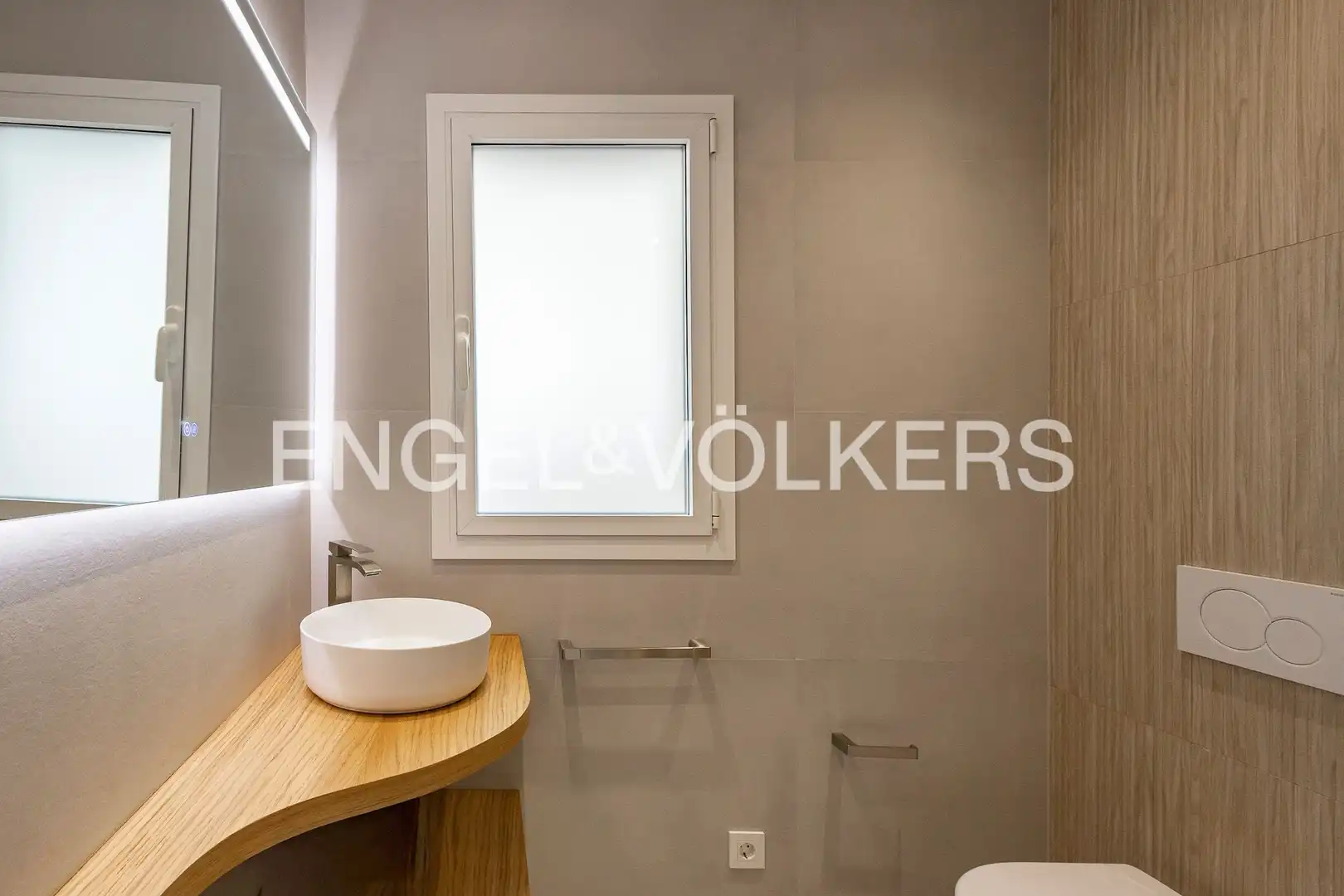 Bany de Apartament en venda en Sant Just Desvern amb Aire condicionat, Calefacció i Jardí privat