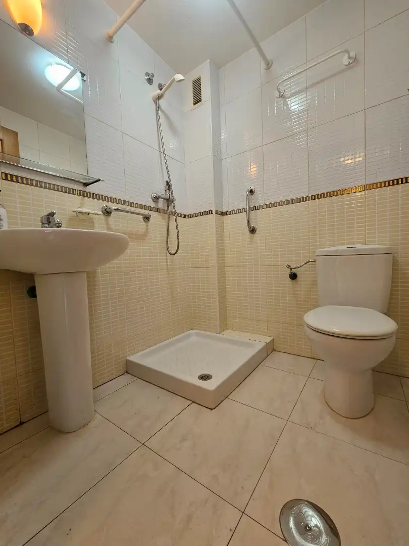 Baño de Piso en venta en Ceutí con Horno y Balcón