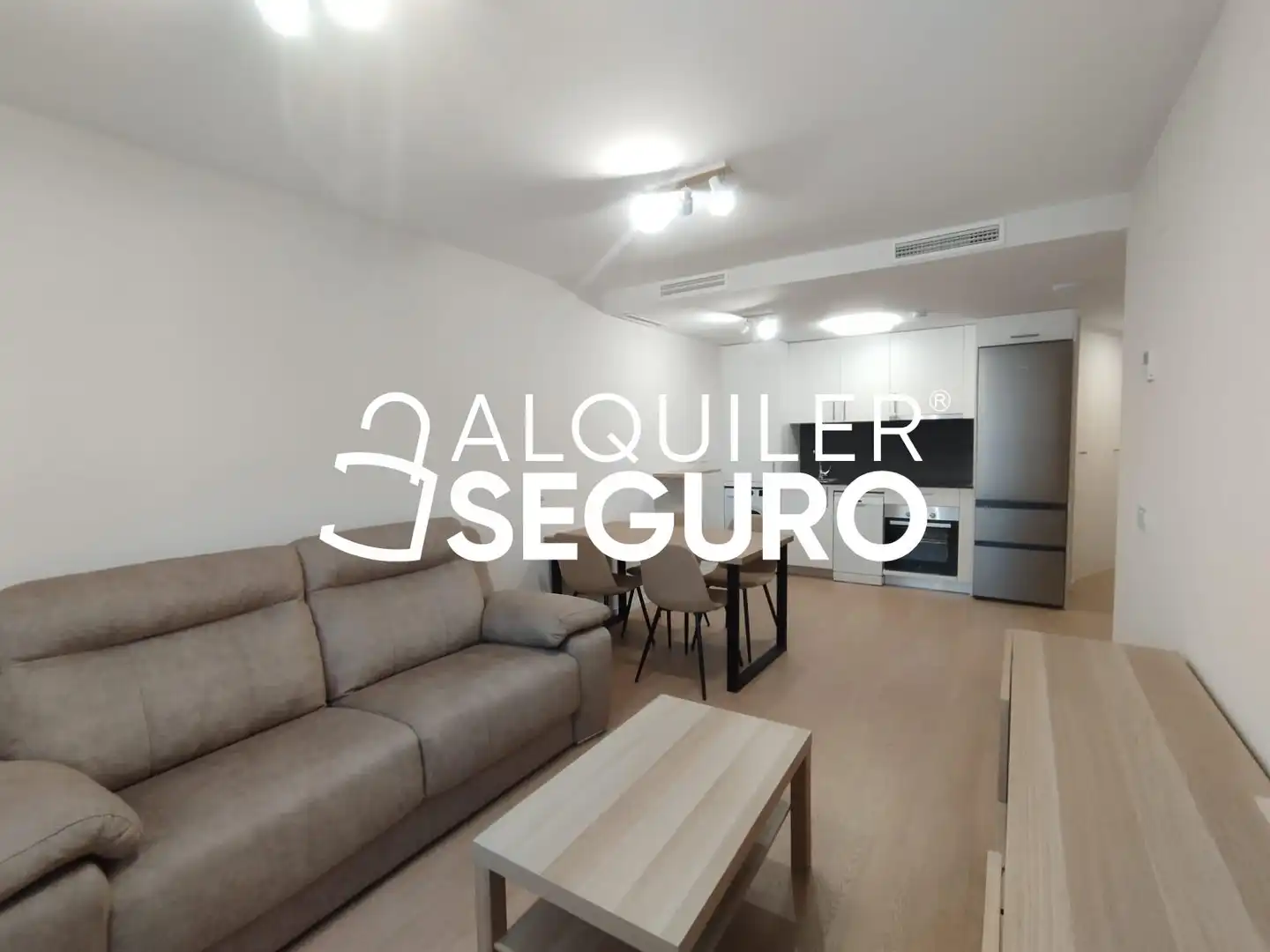 Sala d'estar de Pis de lloguer en Mijas amb Aire condicionat, Piscina i Moblat