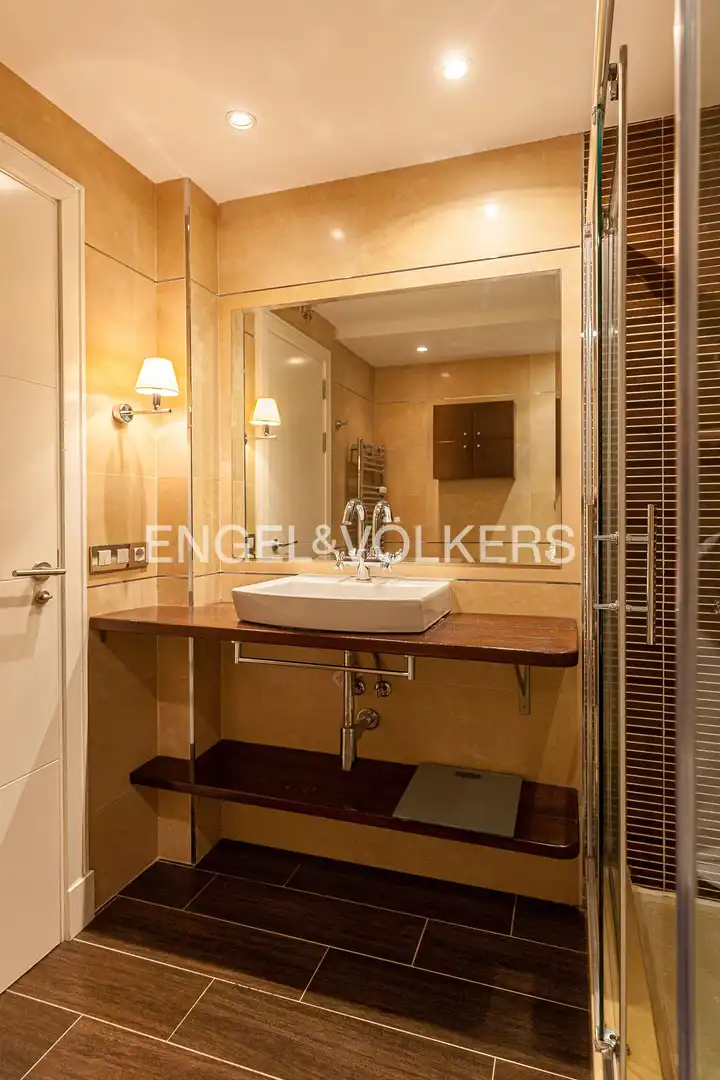Bathroom of Flat for rent in Barrio de Salamanca