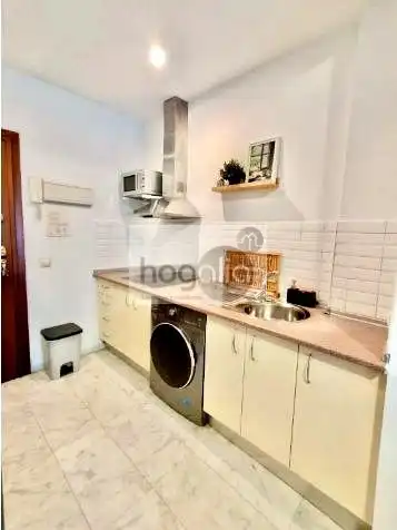 Cocina de Estudio de alquiler en Sevilla con Aire acondicionado, Terraza y Piscina