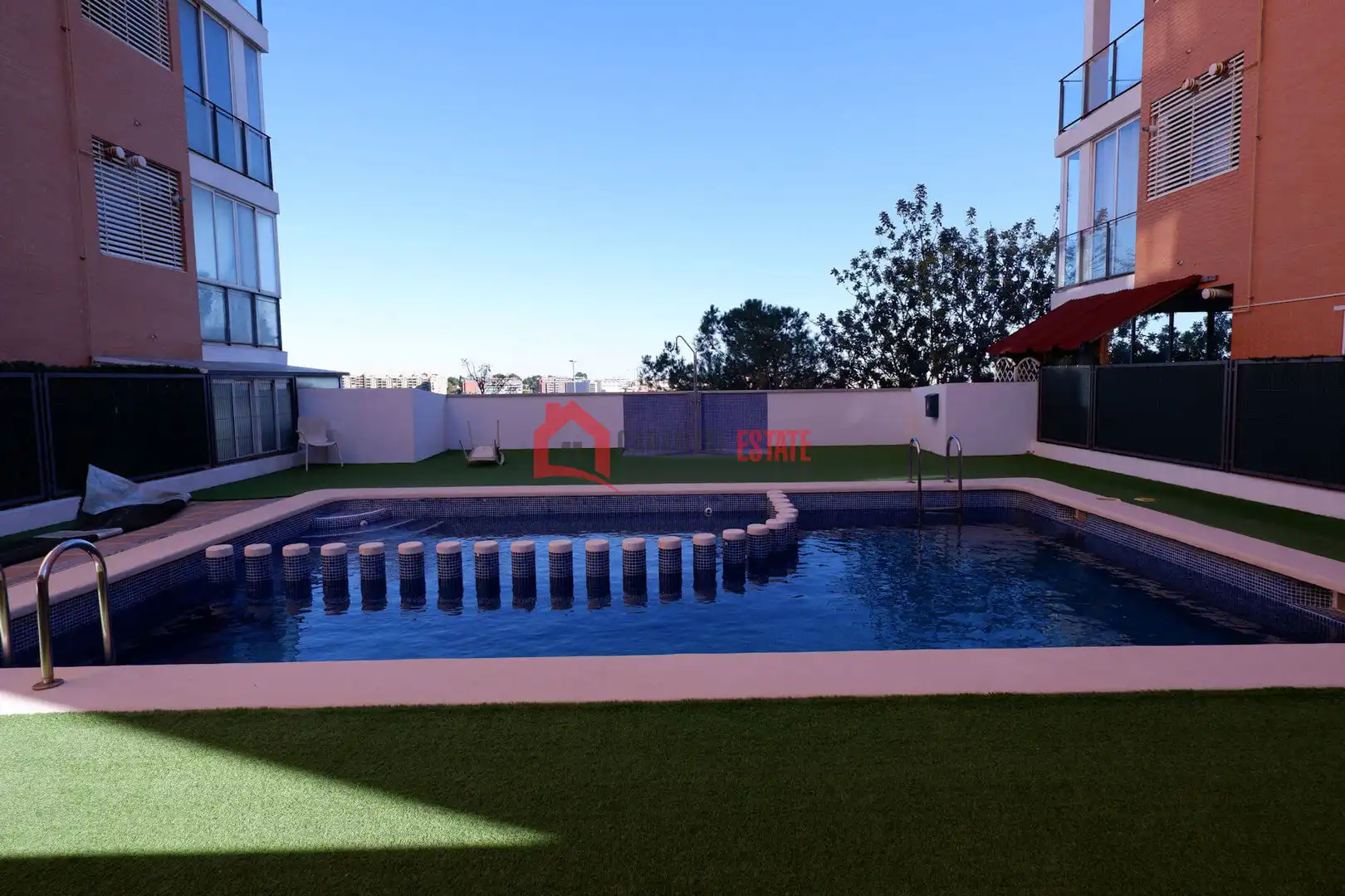 Schwimmbecken von Wohnungen zum Verkauf in Paterna mit Klimaanlage, Heizung und Terrasse