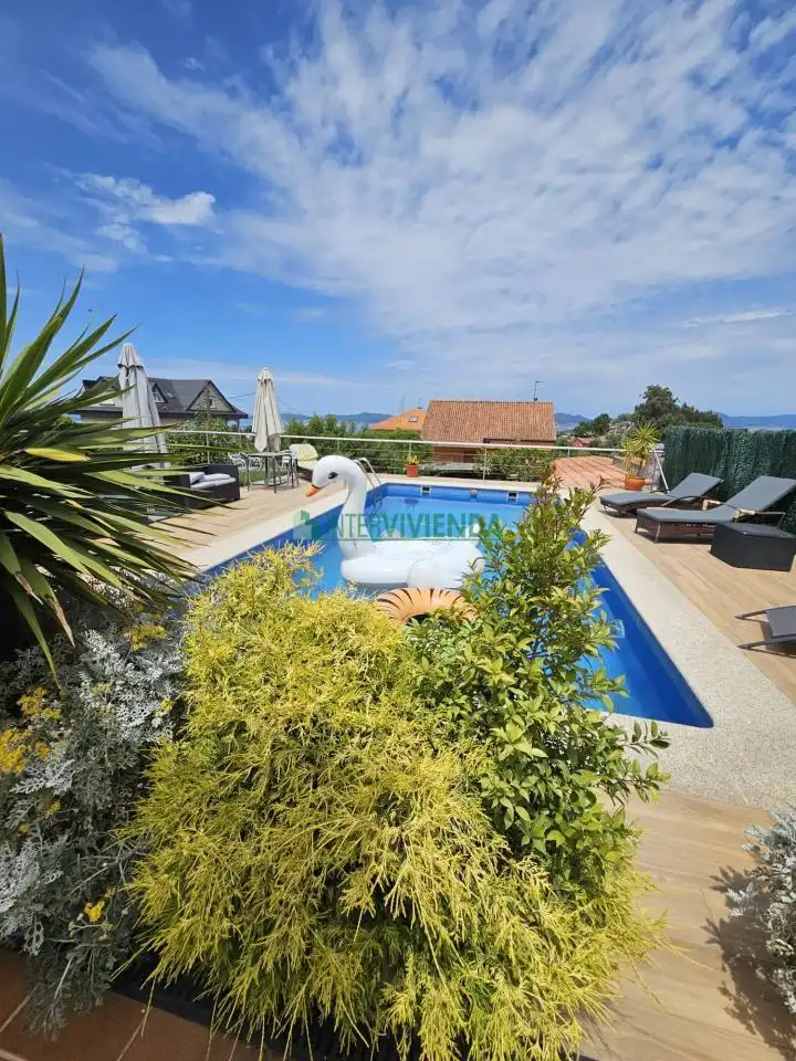 Piscina de Casa o chalet en venta en Vigo  con Calefacción, Jardín privado y Terraza