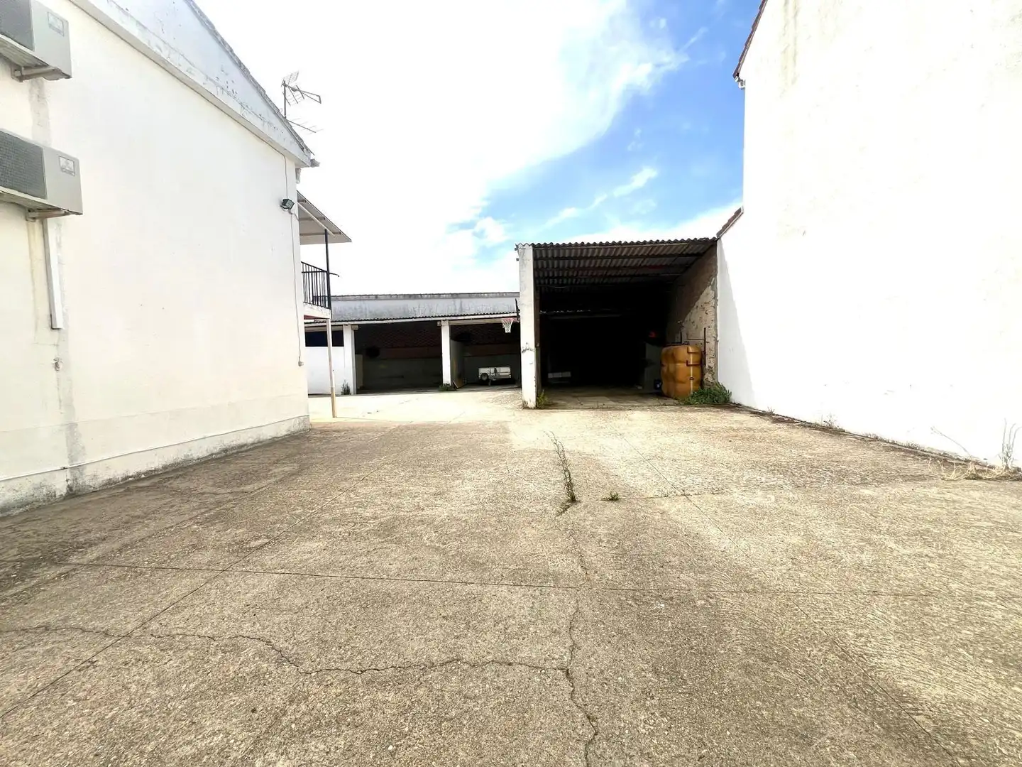 Parking of Houses for sale in Serradilla