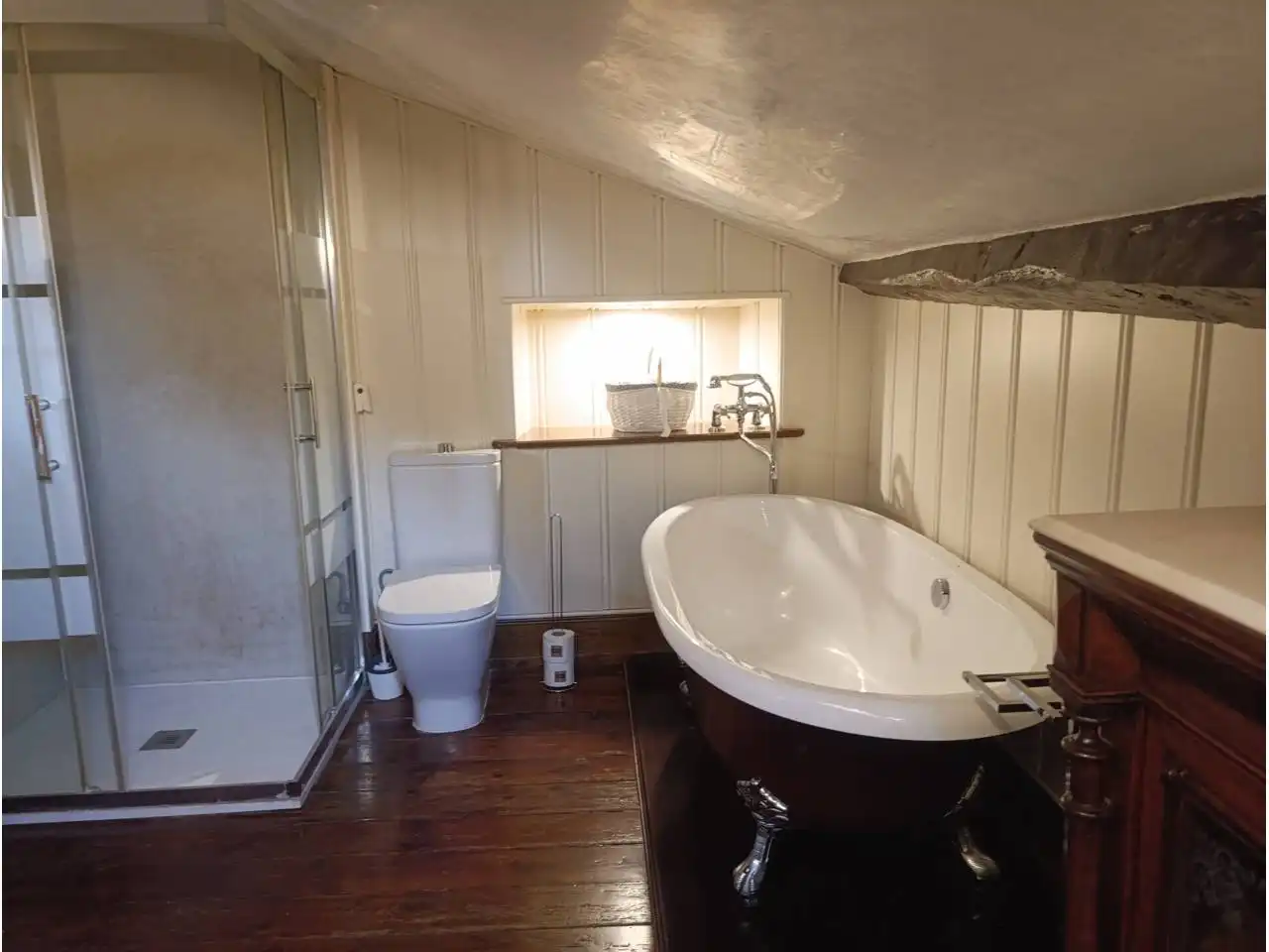 Badezimmer von Einfamilien-Reihenhaus zum Verkauf in Lena mit Heizung, Terrasse und Möbliert