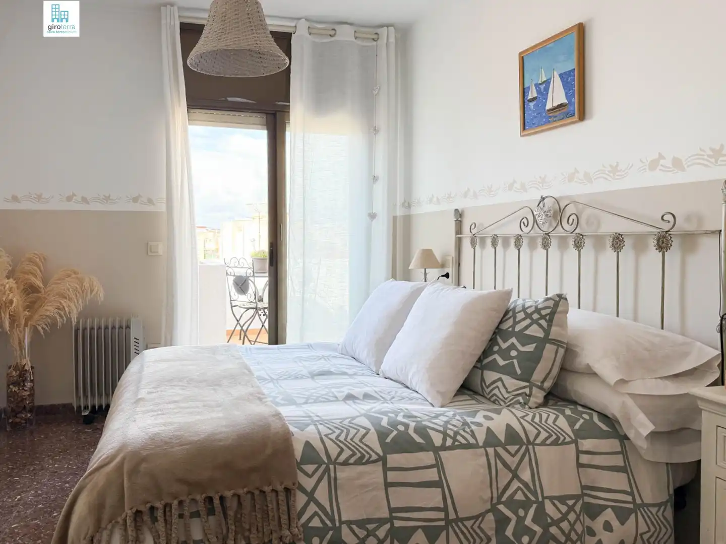 Schlafzimmer von Dachboden zum Verkauf in Blanes mit Terrasse