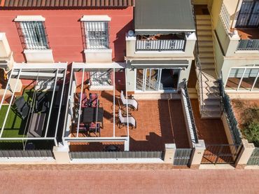 Detached house with pool for sale in Nueva Torrevieja - Aguas Nuevas
