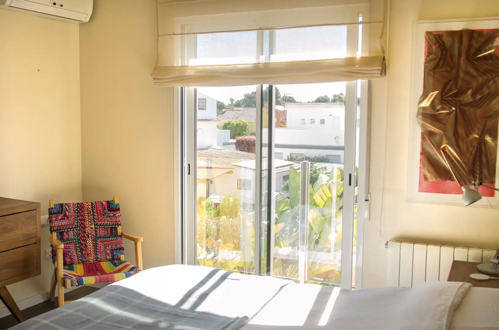Schlafzimmer von Einfamilien-Reihenhaus zum Verkauf in La Pobla de Vallbona mit Klimaanlage, Heizung und Privatgarten