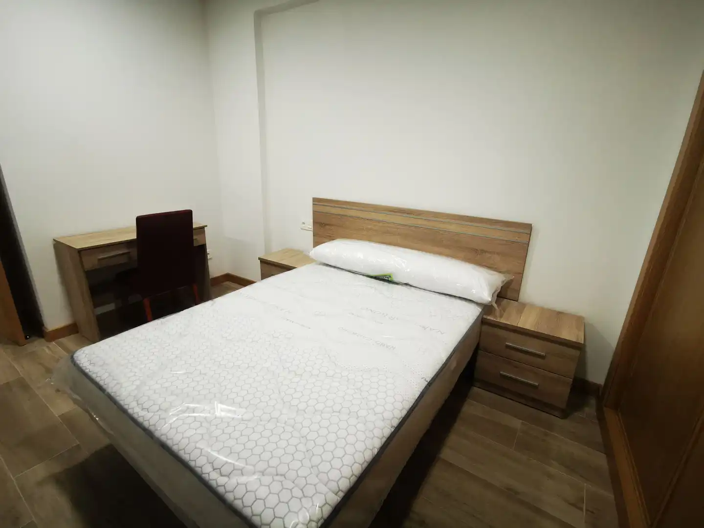 Dormitori de Apartament de lloguer en Salamanca amb Calefacció, Parquet i Moblat