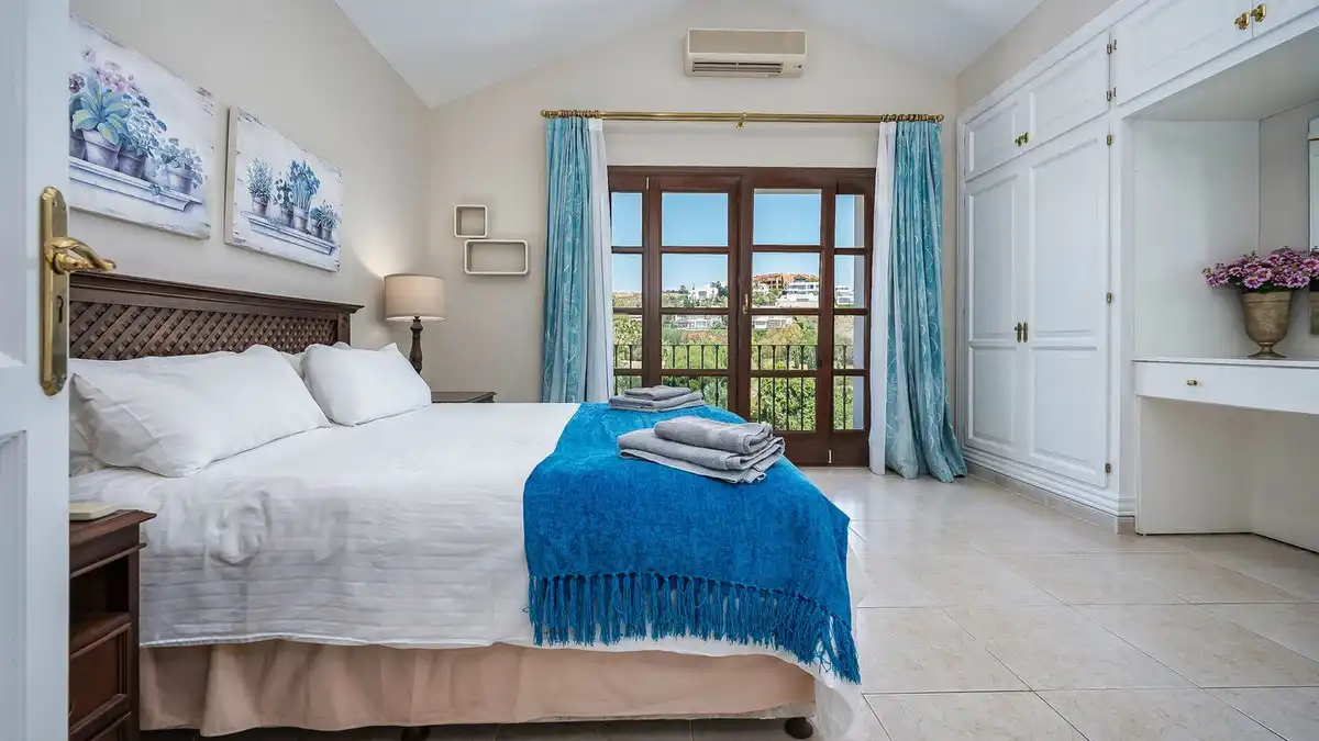 Bedroom of Houses for sale in Benahavís  with Air Conditioner, Private garden and Terrace