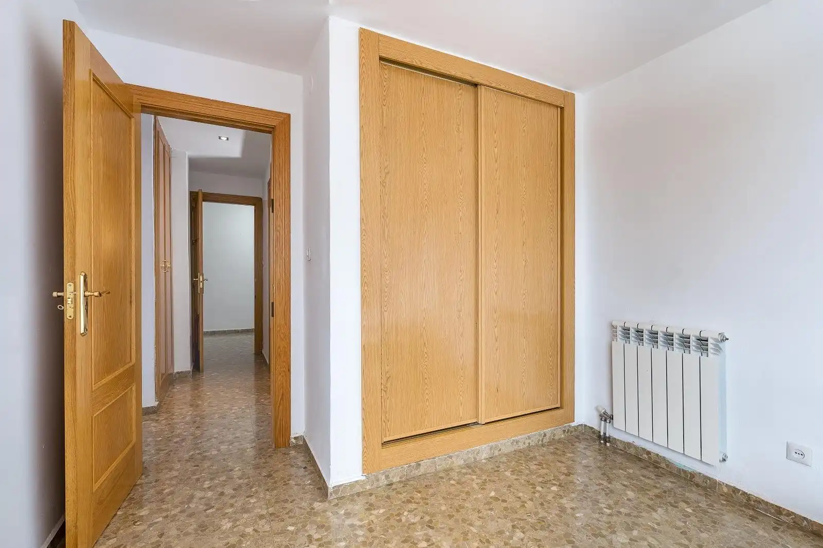 Flat for sale in Granada  with Heating