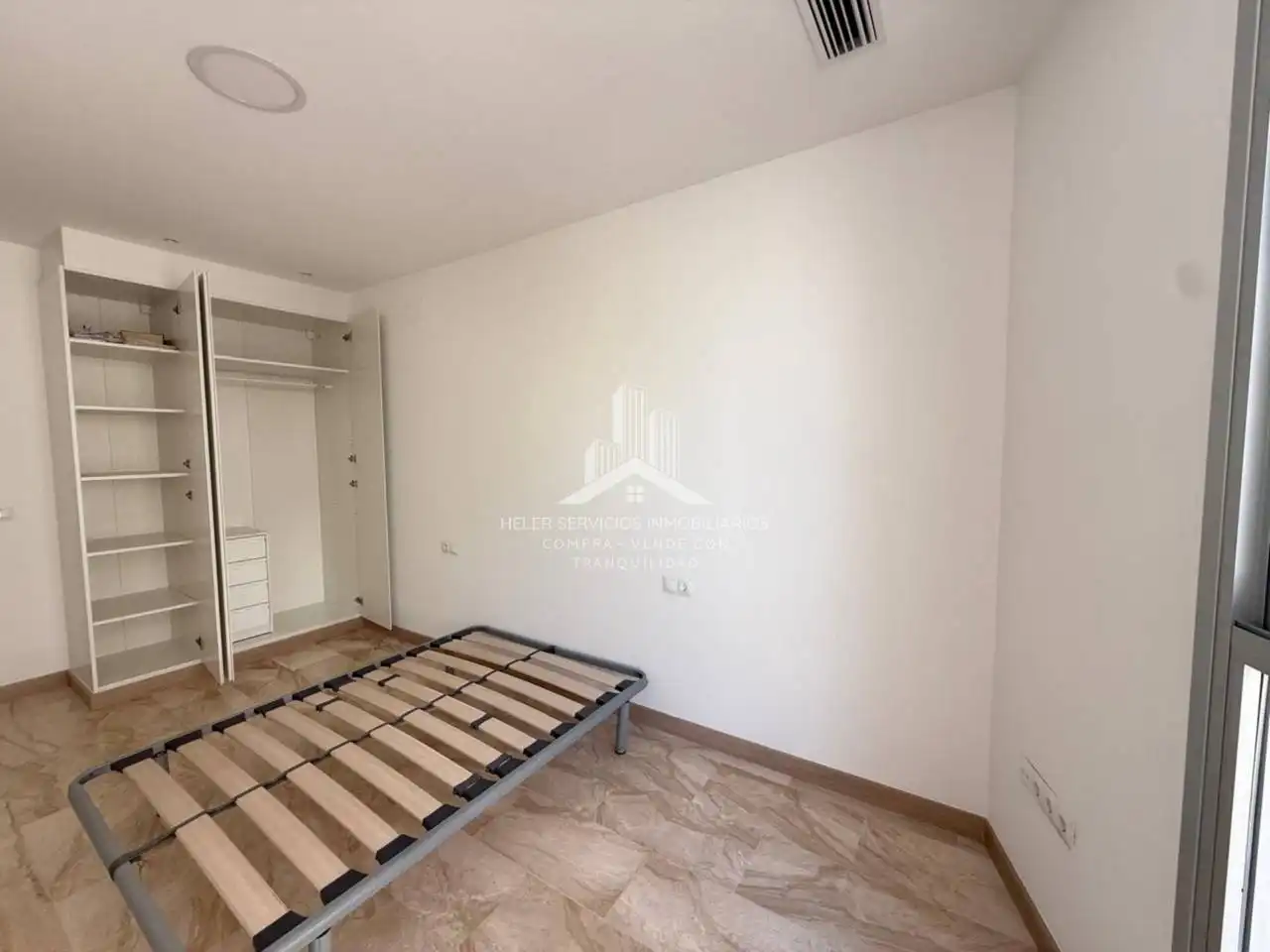Habitación de Piso en venta en Castellón de la Plana / Castelló de la Plana con Aire acondicionado, Calefacción y Alarma