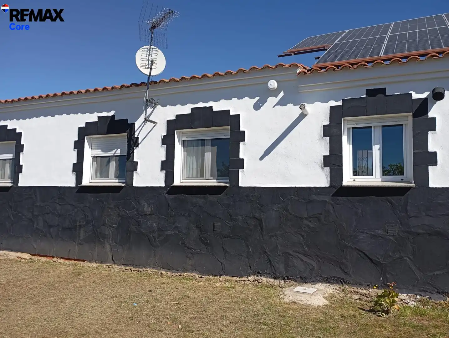 Vista exterior de Casa o xalet en venda en Cáceres amb Aire condicionat, Calefacció i Jardí privat