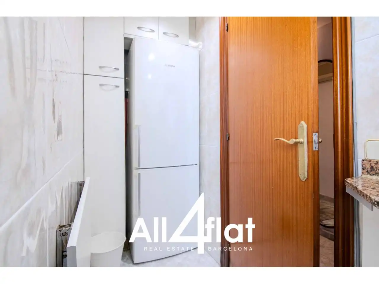 Cuina de Pis de lloguer en Barcelona amb Aire condicionat i Moblat
