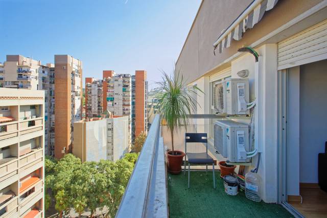 Piso en Venta en Carrer de la Mineria en La Marina del Port