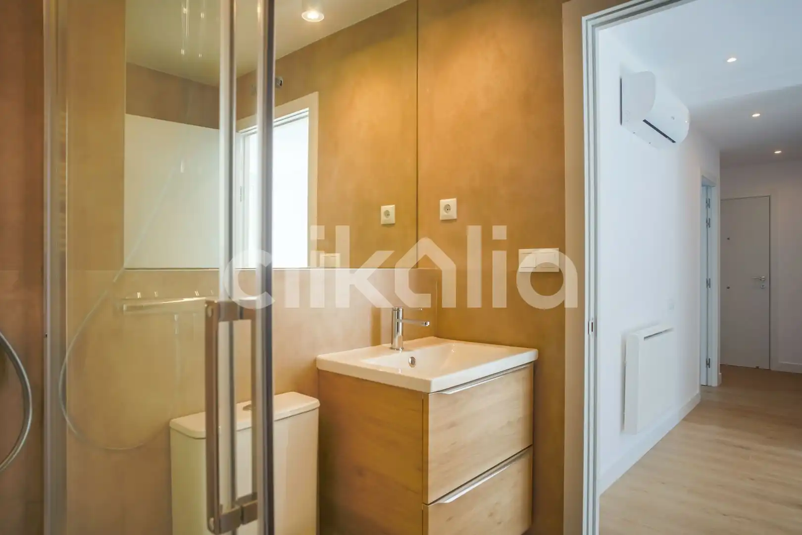 Bedroom of Flat for sale in Madrid  with Air Conditioner, Heating and Terrace
