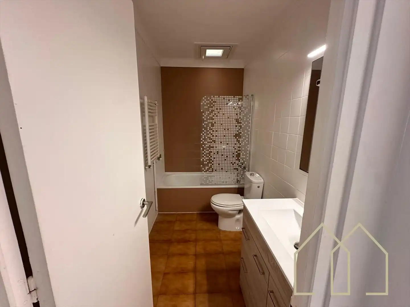 Baño de Dúplex en venta en L'Escala con Aire acondicionado, Calefacción y Terraza