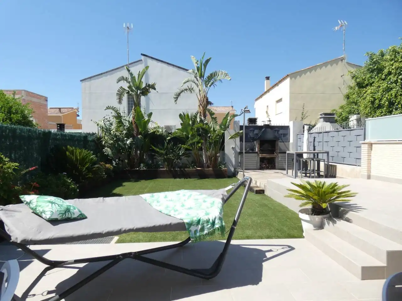 Terrasse von Einfamilien-Reihenhaus zum Verkauf in Benicarló mit Klimaanlage, Heizung und Privatgarten