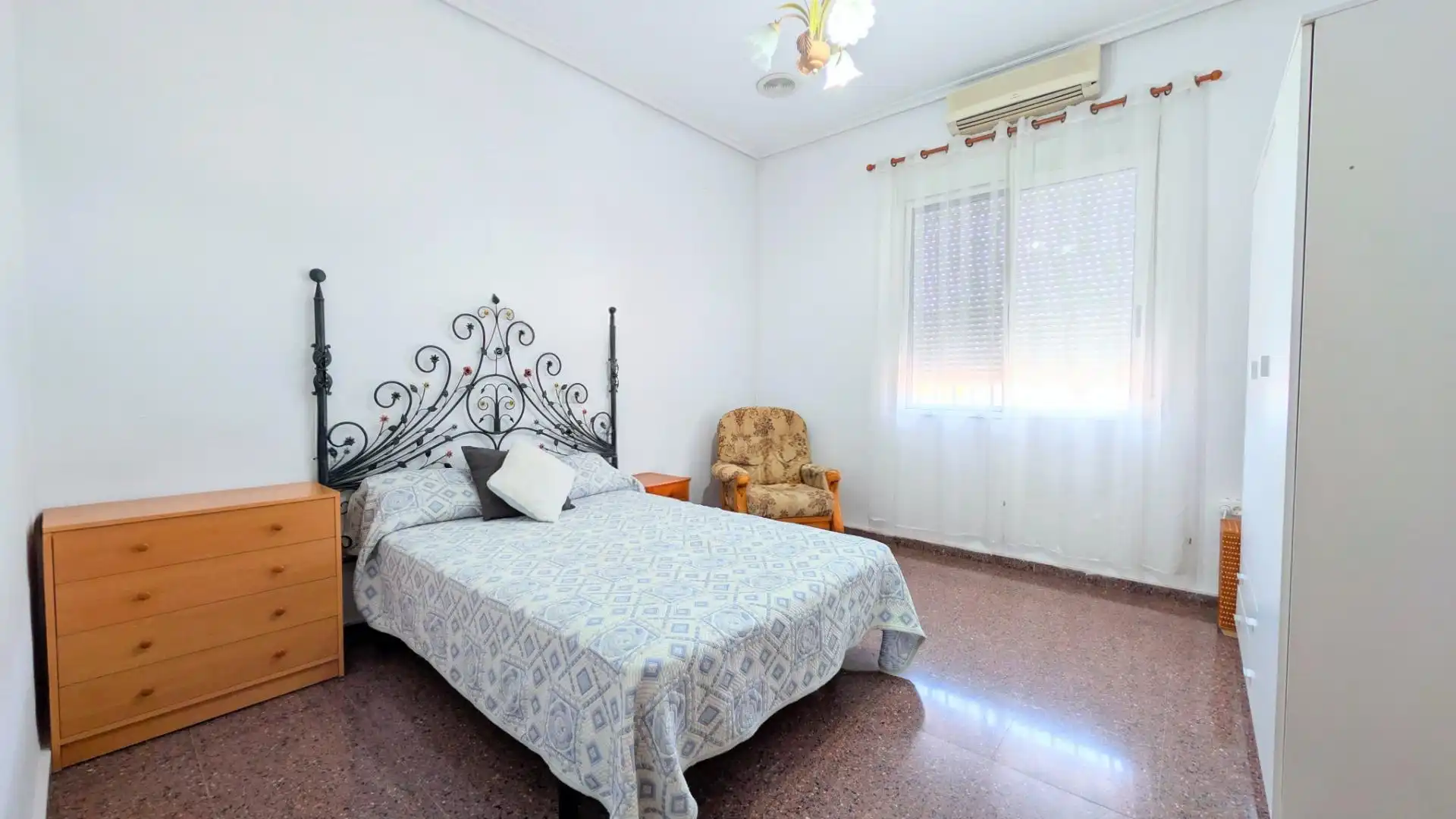 Dormitori de Casa o xalet en venda en Elche / Elx amb Aire condicionat, Calefacció i Jardí privat