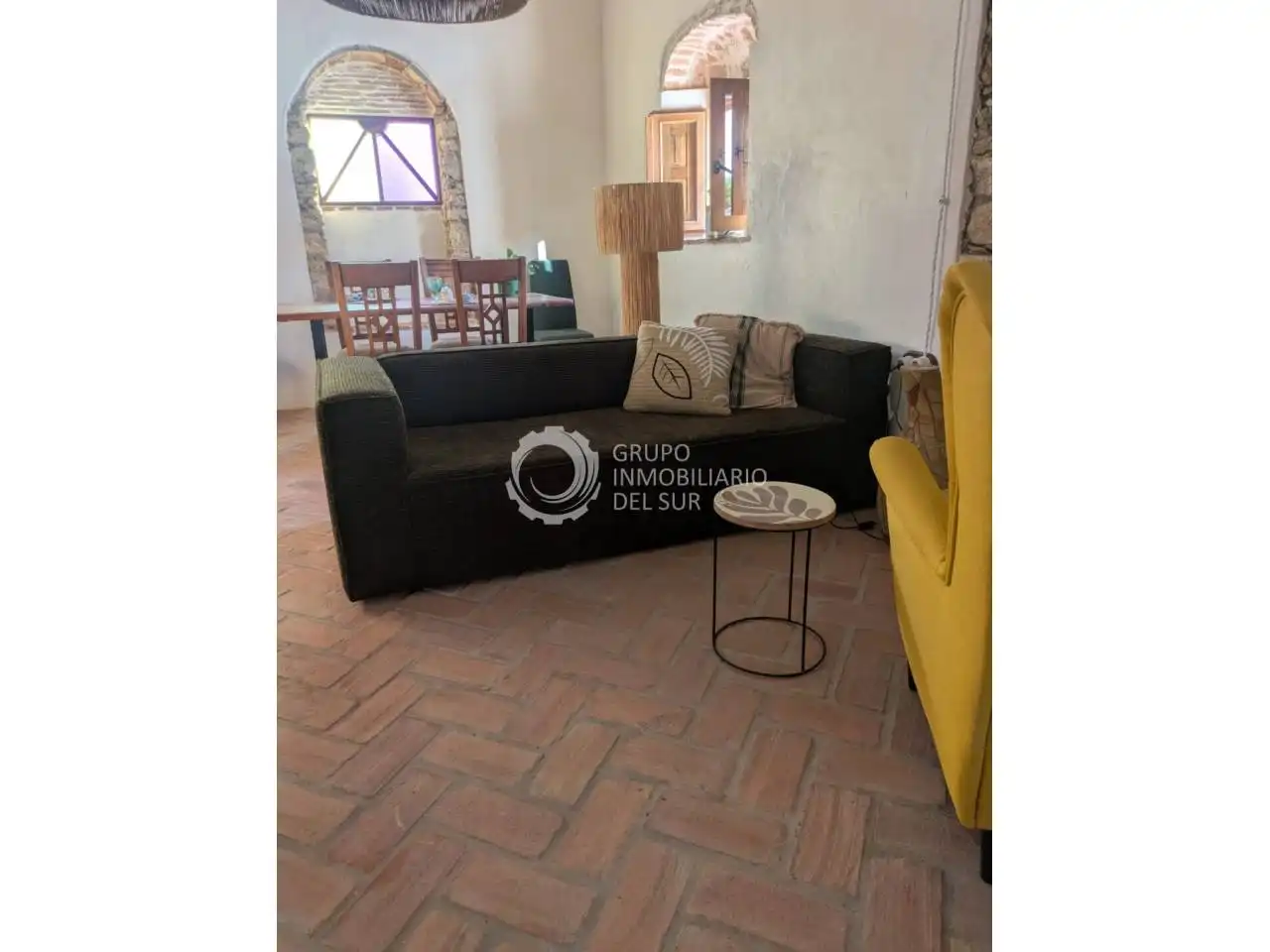 Sala d'estar de Casa o xalet en venda en Benalup-Casas Viejas amb Jardí privat, Terrassa i Moblat
