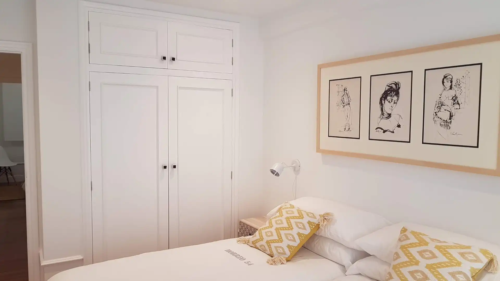 Schlafzimmer von Wohnung zur Miete in Santiago de Compostela  mit Heizung, Möbliert und Balkon