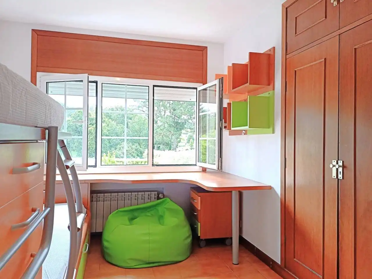 Habitación de Casa o chalet en venta en Oleiros con Calefacción