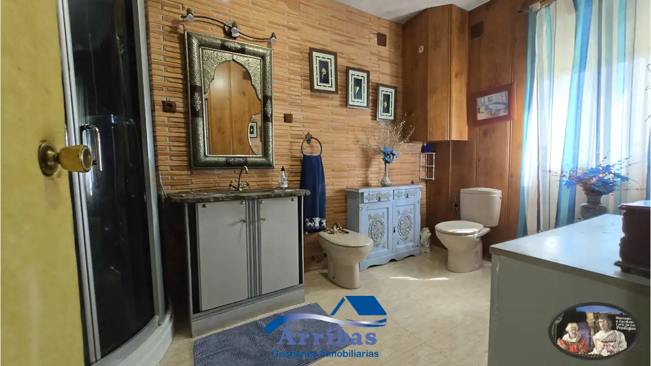 Bathroom of Houses for sale in Escalona  with Heating, Private garden and Terrace