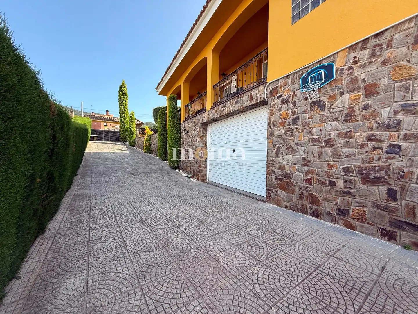 Vista exterior de Casa o xalet en venda en Montornès del Vallès amb Aire condicionat, Calefacció i Jardí privat