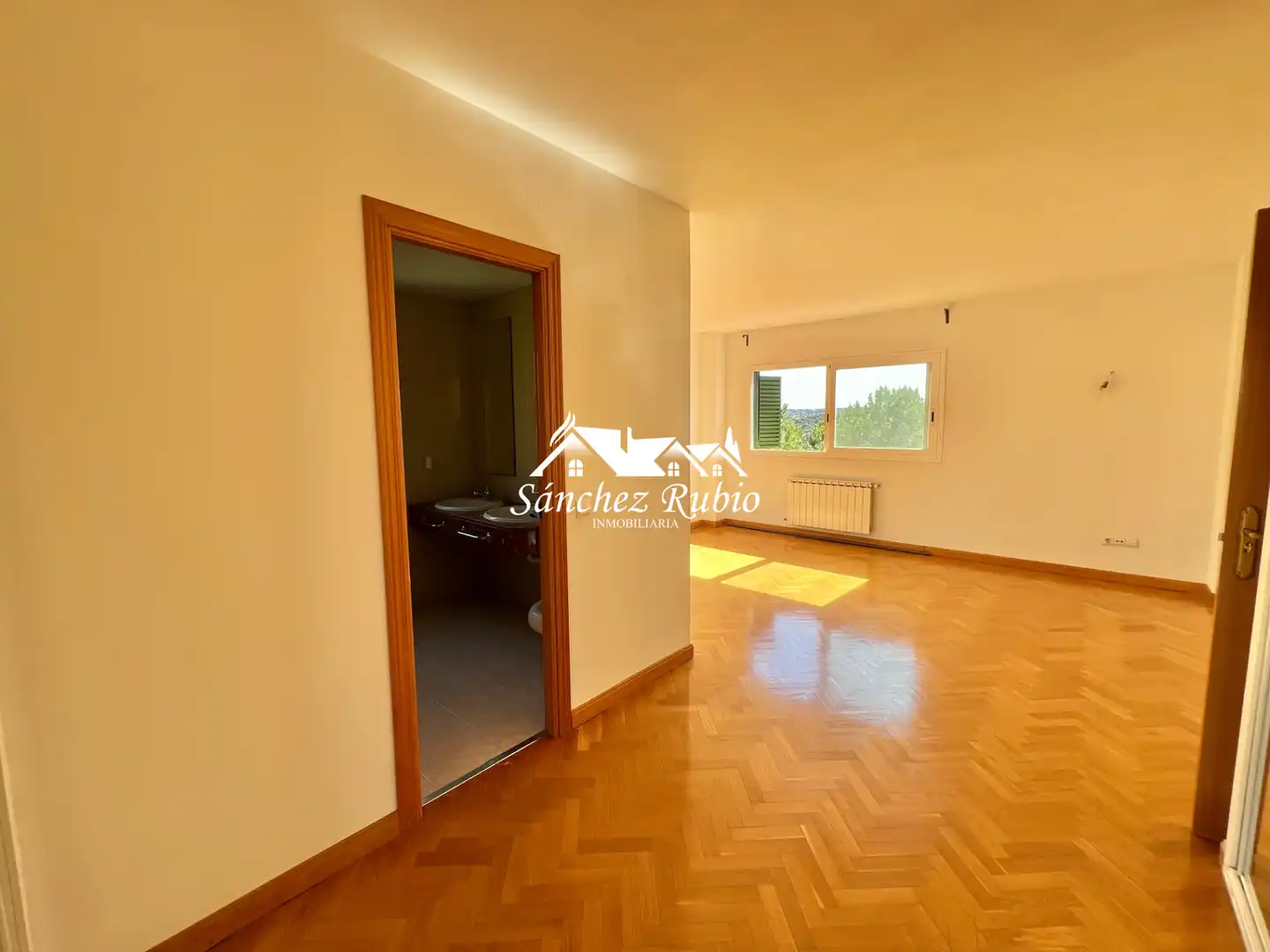 Dormitori de Casa adosada en venda en Galapagar amb Calefacció, Jardí privat i Parquet