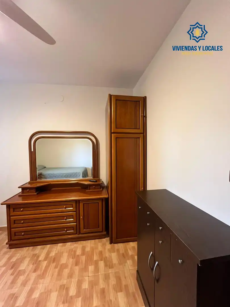 Habitación de Piso de alquiler en Granada con Aire acondicionado, Amueblado y Balcón